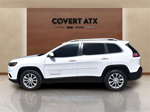 Used 2019 Jeep Cherokee Latitude w/ Popular Appearance Group image 2