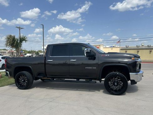 Used 2020 Chevrolet Silverado 2500 LTZ w/ LTZ Convenience Package AWD/4WD image 4
