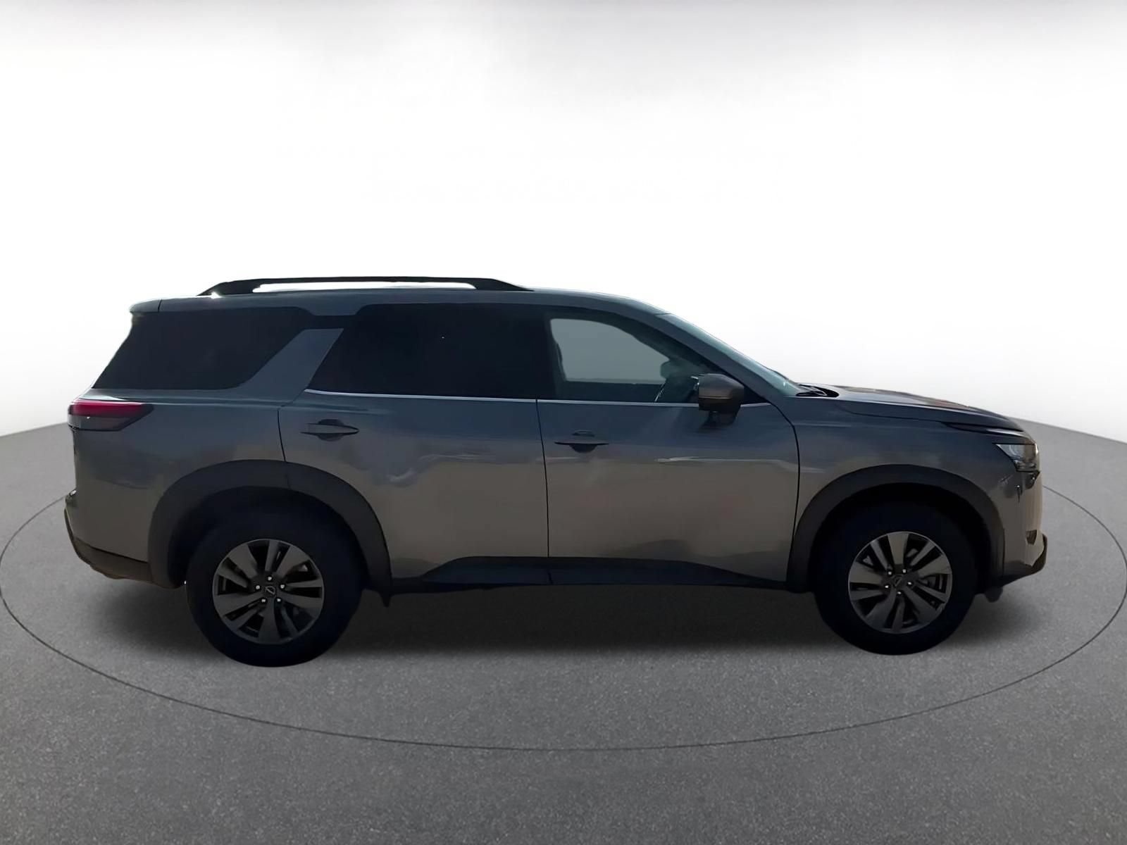 Used 2025 Nissan Pathfinder SV AWD/4WD image 15