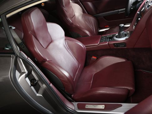 Used 2005 Aston Martin DB9 Coupe RWD image 31
