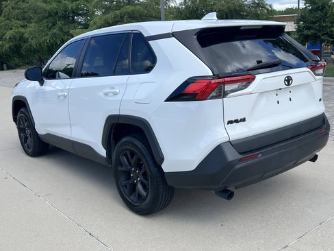 Used 2022 Toyota RAV4 LE FWD image 8