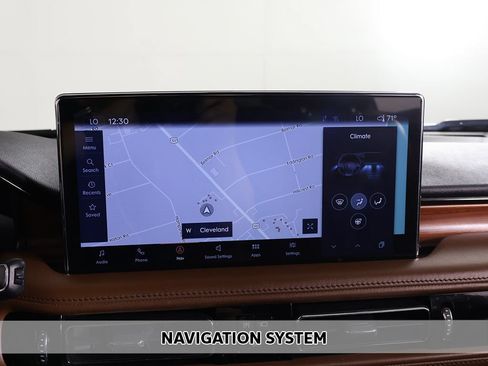 Used 2023 Lincoln Nautilus Reserve w/ Equipment Group 202A AWD/4WD image 3