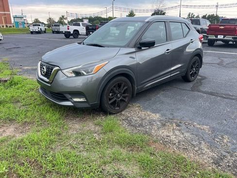 Used 2020 Nissan Kicks SR w/ SR Premium Package FWD image 4