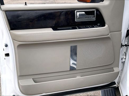 Used 2017 Lincoln Navigator Select AWD/4WD image 22