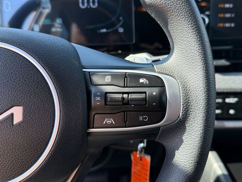 Certified 2025 Kia Sportage LX image 16