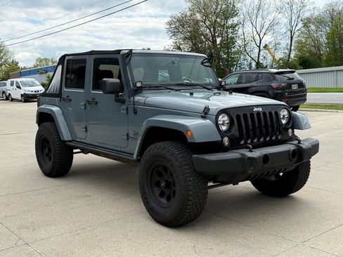 Used 2014 Jeep Wrangler Unlimited Sahara w/ Max Tow Package AWD/4WD image 16