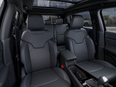 New 2025 Jeep Compass Limited AWD/4WD image 16
