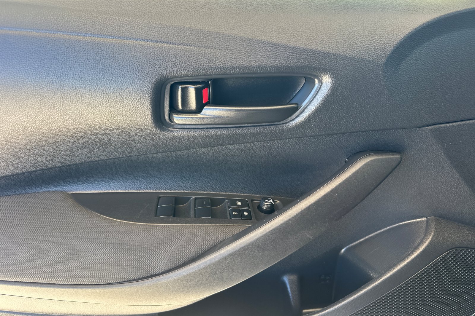 Used 2024 Toyota Corolla LE FWD image 11