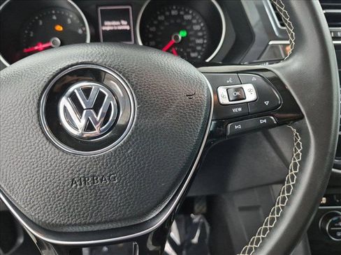 Used 2021 Volkswagen Tiguan SE AWD/4WD image 30