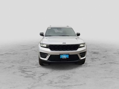 New 2025 Jeep Grand Cherokee Altitude image 3