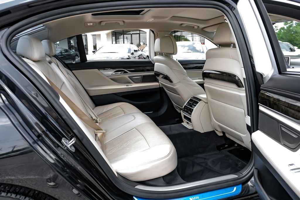 Used 2018 BMW 740i RWD image 33