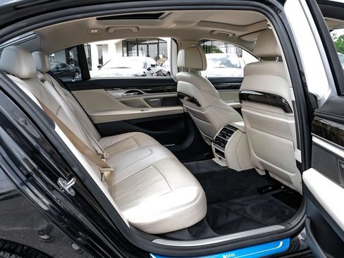Used 2018 BMW 740i RWD image 33
