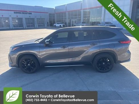 Used 2023 Toyota Highlander XSE image 7