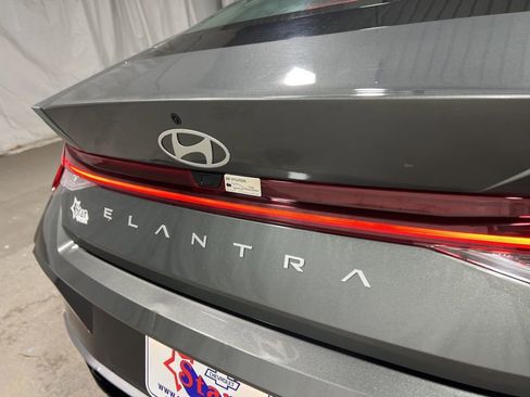 Used 2025 Hyundai Elantra SEL image 16