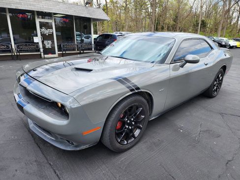 Used 2017 Dodge Challenger GT w/ Driver Convenience Group image 4