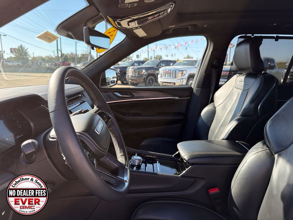 Used 2023 Jeep Grand Cherokee Overland w/ Luxury Tech Group IV AWD/4WD image 21