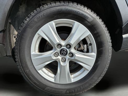 Used 2021 Toyota RAV4 XLE AWD/4WD image 61