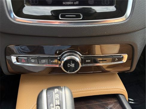 Used 2016 Volvo XC90 T6 Momentum w/ Momentum Plus Package AWD/4WD image 21