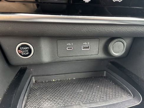 Used 2023 Nissan Rogue S image 29