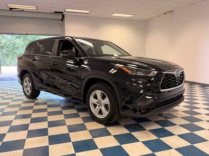 Used 2023 Toyota Highlander LE