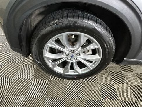 Used 2023 Ford Explorer Limited AWD/4WD image 9