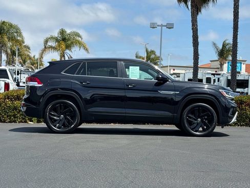 Used 2023 Volkswagen Atlas Cross Sport SE w/ Panoramic Sunroof Package FWD image 3