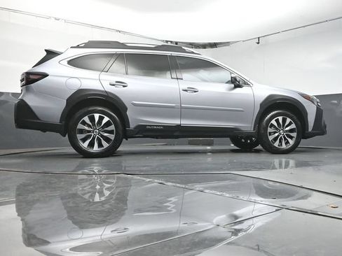 Certified 2025 Subaru Outback Touring w/ Popular Package #2 AWD/4WD image 40