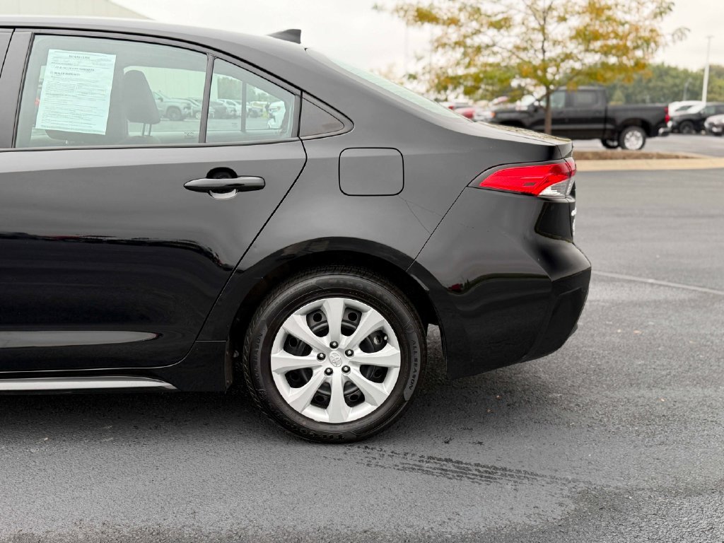 Used 2024 Toyota Corolla LE FWD image 13
