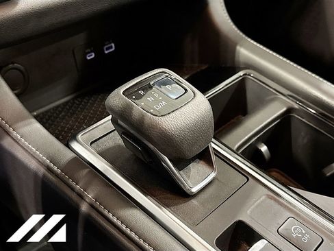 Used 2022 Nissan Pathfinder SL w/ SL Black Package AWD/4WD image 17