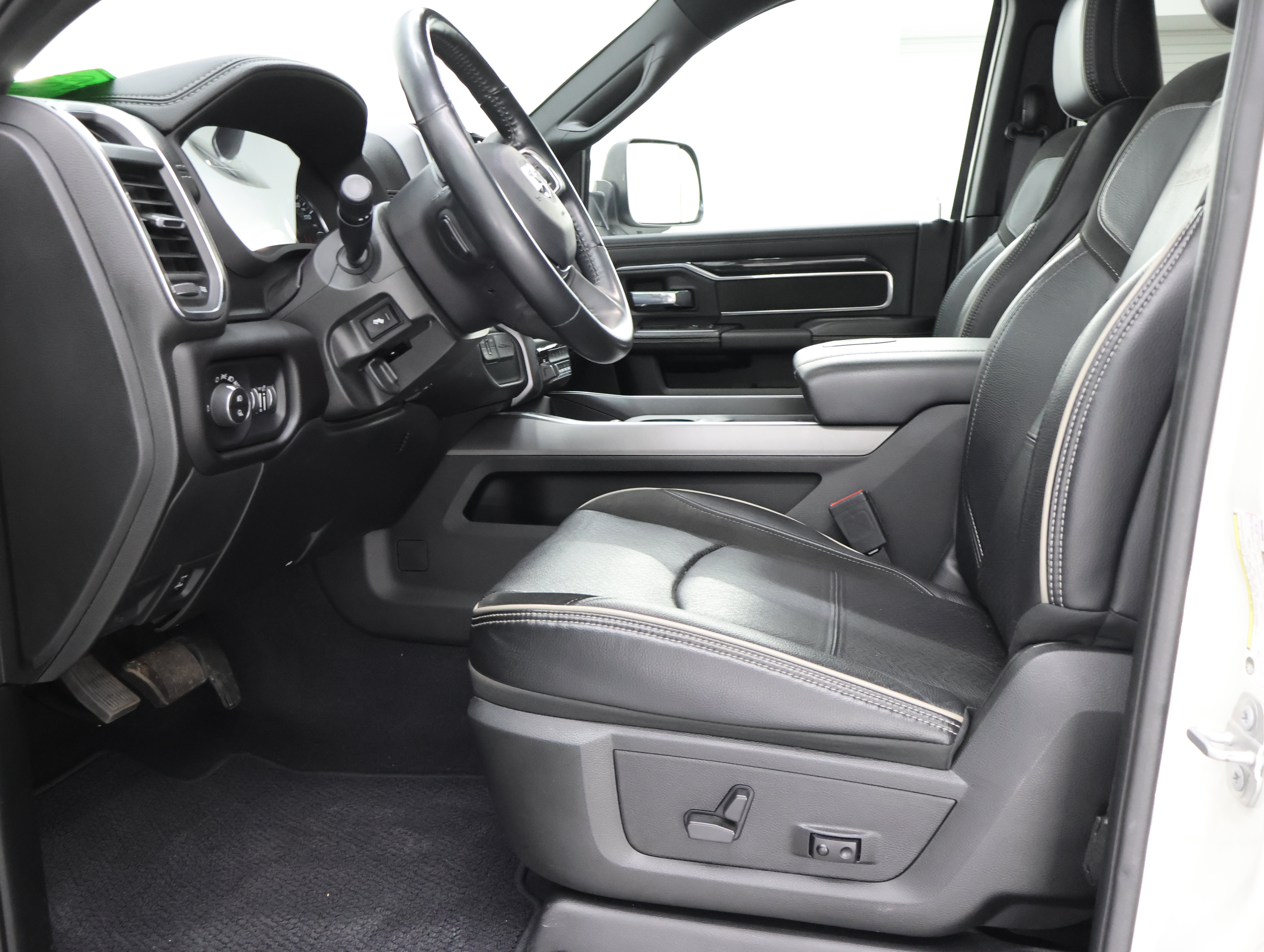 Used 2022 RAM 2500 Laramie w/ Night Edition AWD/4WD image 8