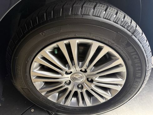 Used 2013 Chrysler Town & Country Touring-L FWD image 24