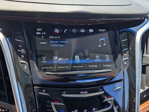 Used 2020 Cadillac Escalade Premium Luxury AWD/4WD image 20