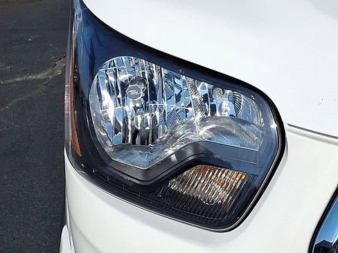 Used 2023 Ford Transit 350 XLT image 9