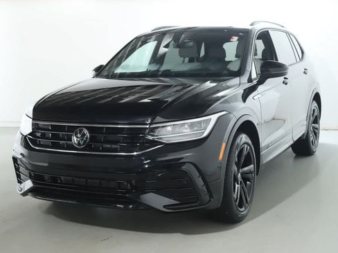 Certified 2023 Volkswagen Tiguan SE R-Line AWD/4WD image 3