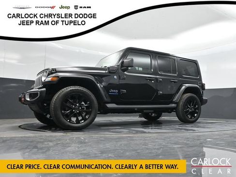 Used 2025 Jeep Wrangler Unlimited Sahara AWD/4WD image 43