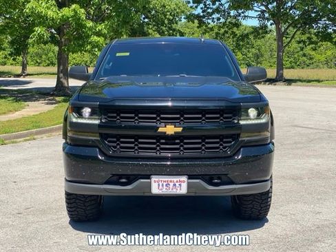 Used 2018 Chevrolet Silverado 1500 Custom w/ Custom Convenience Package AWD/4WD image 2