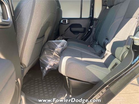 New 2024 Jeep Gladiator Sport image 9