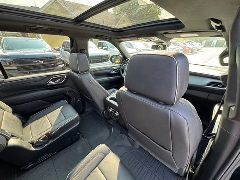 Used 2023 GMC Yukon XL SLT w/ SLT Premium Package AWD/4WD image 40