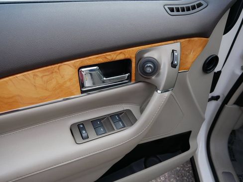 Used 2013 Lincoln MKX AWD image 16