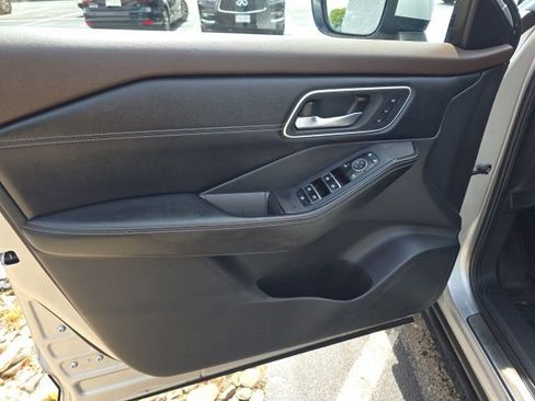 Used 2023 Nissan Rogue Platinum w/ Platinum Premium Package AWD/4WD image 16