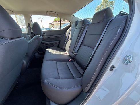 Used 2025 Nissan Altima 2.5 SV FWD image 37
