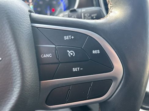 Used 2018 Chrysler Pacifica Touring-L Plus image 25