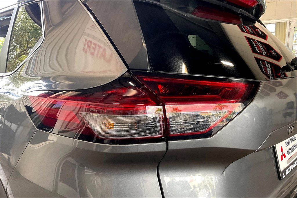 Used 2023 Nissan Rogue S AWD/4WD image 17