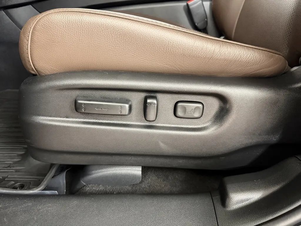 Used 2025 Honda Passport EX-L image 14