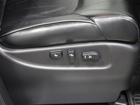 Used 2011 INFINITI QX56 4WD w/ Deluxe Touring Pkg image 31