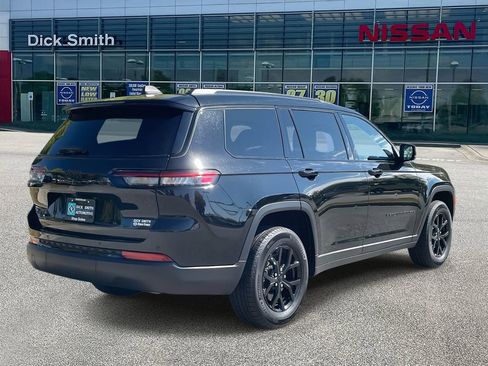 Used 2024 Jeep Grand Cherokee L Laredo image 6