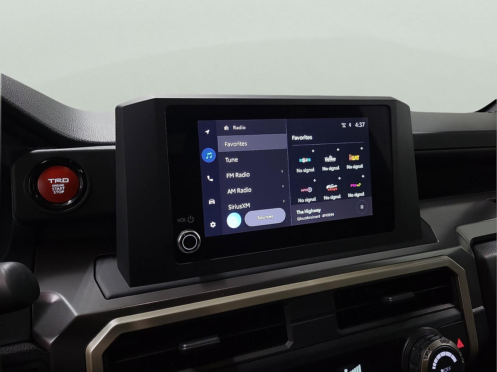Certified 2025 Toyota Tacoma TRD Off-Road AWD/4WD image 18