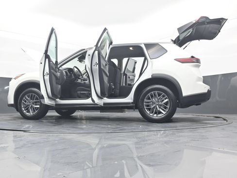 Used 2024 Nissan Rogue S AWD/4WD image 42