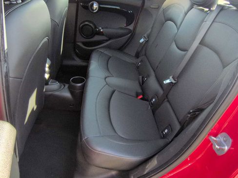 Used 2019 MINI Cooper 4-Door Hardtop w/ Signature Upholstery Package image 21