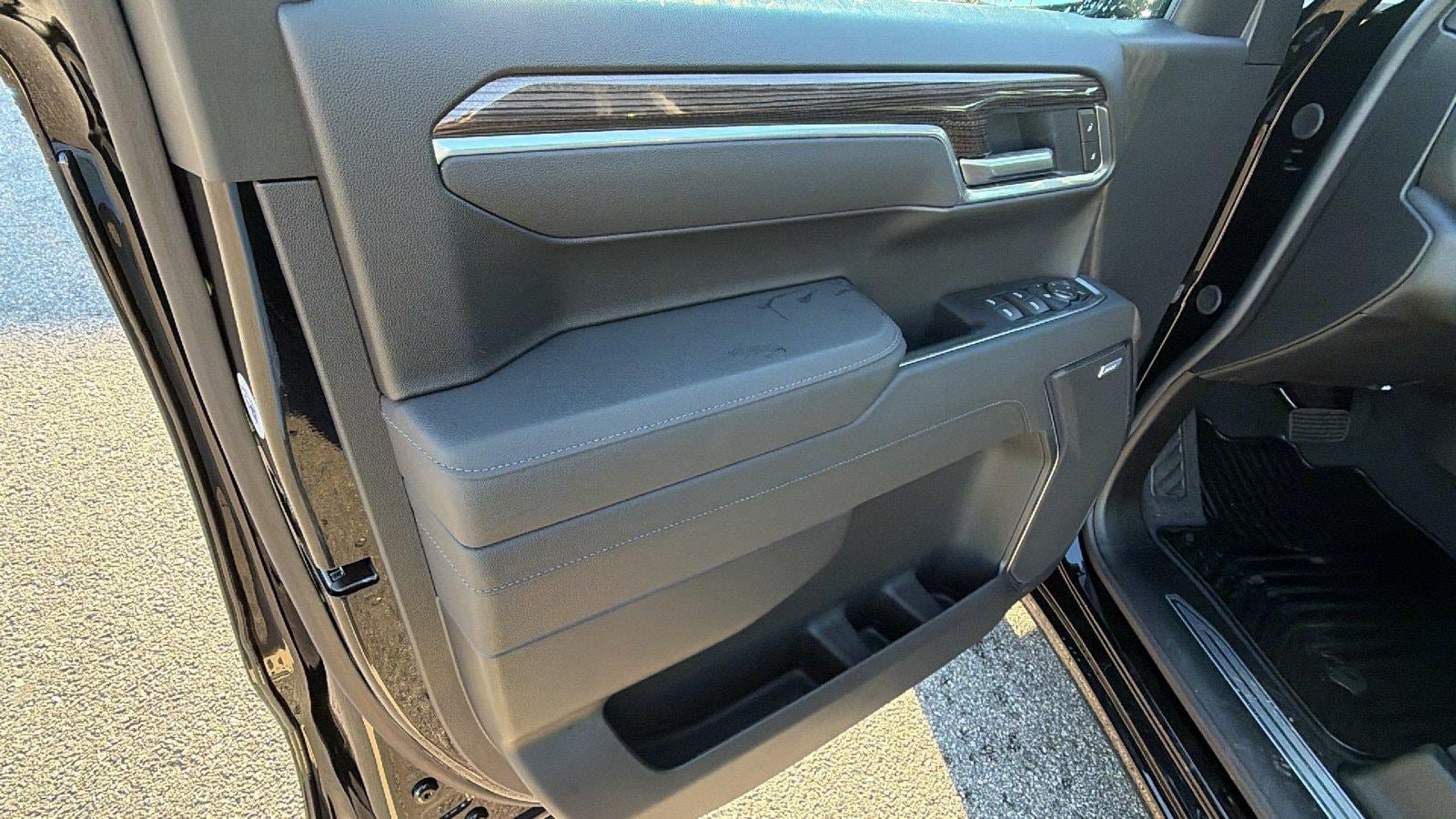 New 2026 Chevrolet Silverado 1500 RST w/ Convenience Package II AWD/4WD image 14